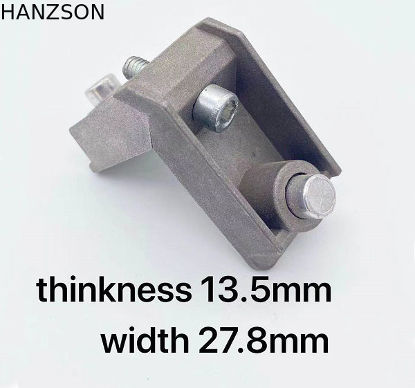 投げられた窓のアルミニウム プロフィールの角継手13.5mm Thinkness 27.8mmの幅は死ぬ